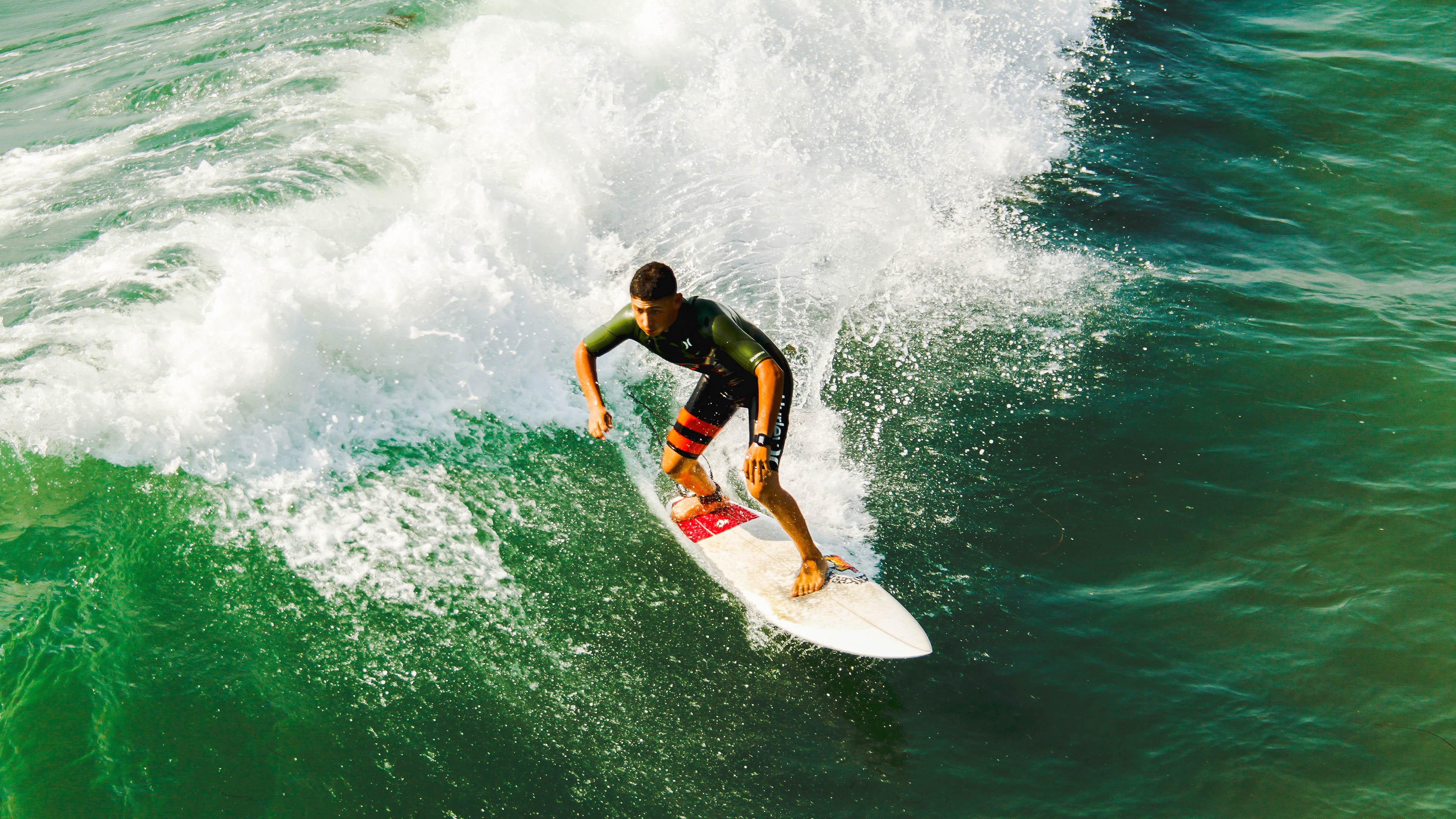 中超赛季中期战况分析，形势扑朔迷离，2021至2022赛季中超各队情况