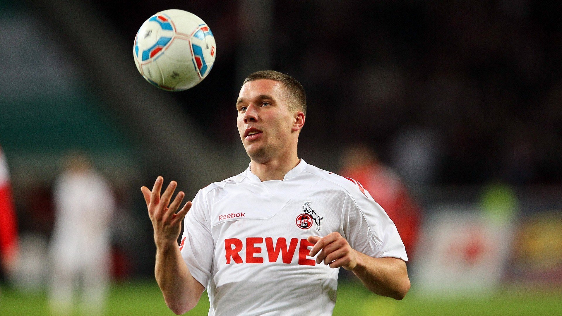 国际快闪滑冰秀，冰上舞者挥洒青春热情，滑冰舞蹈视频