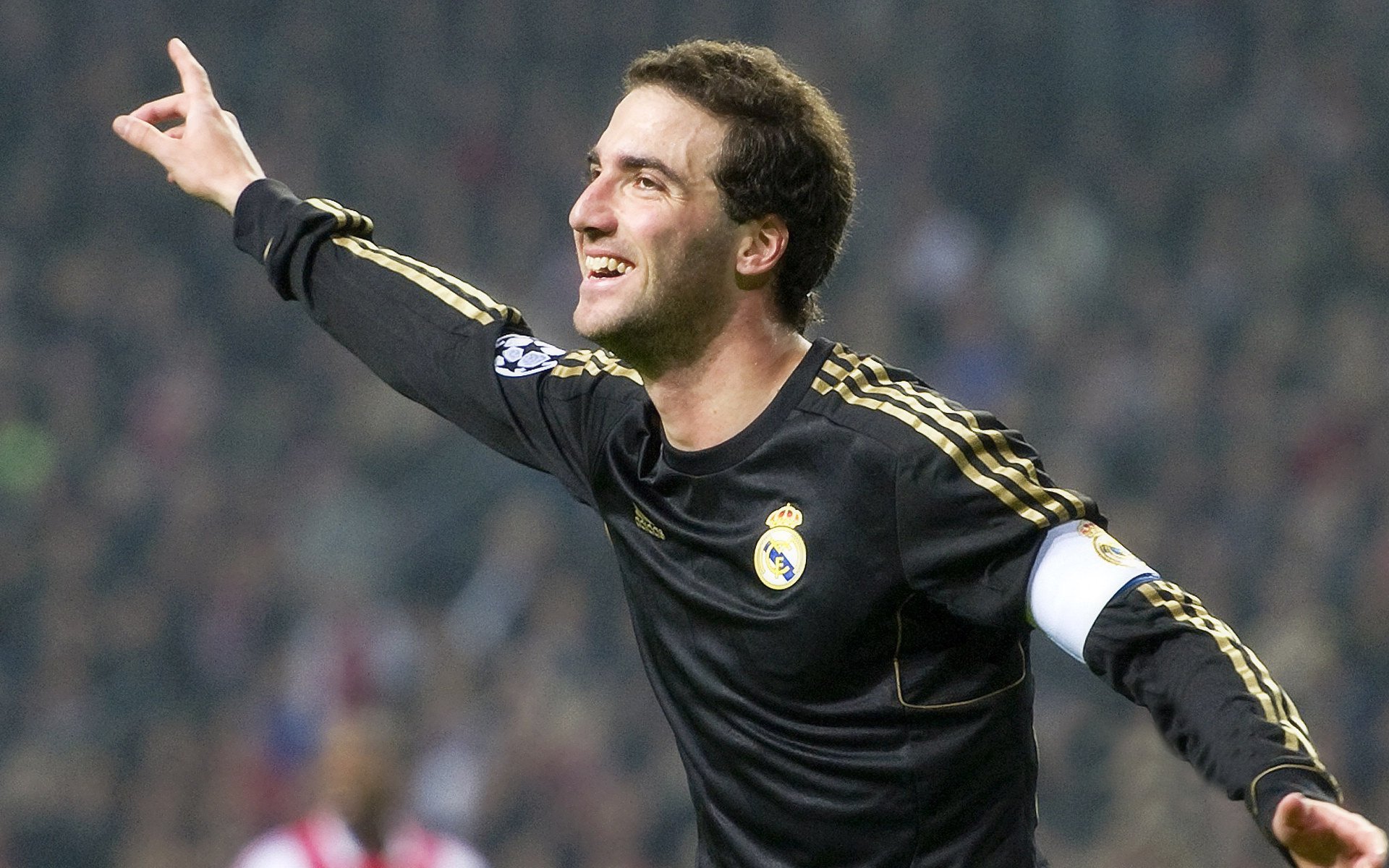 普利茅斯主场斩获胜利，迎来本赛季首胜，球队士气大增，普利茅斯superbird